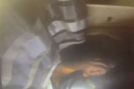 Zbog droge “palo” 10 osoba: Pogledajte upad Žandarmerije u kuću uhapšenog u Gradiški (VIDEO)