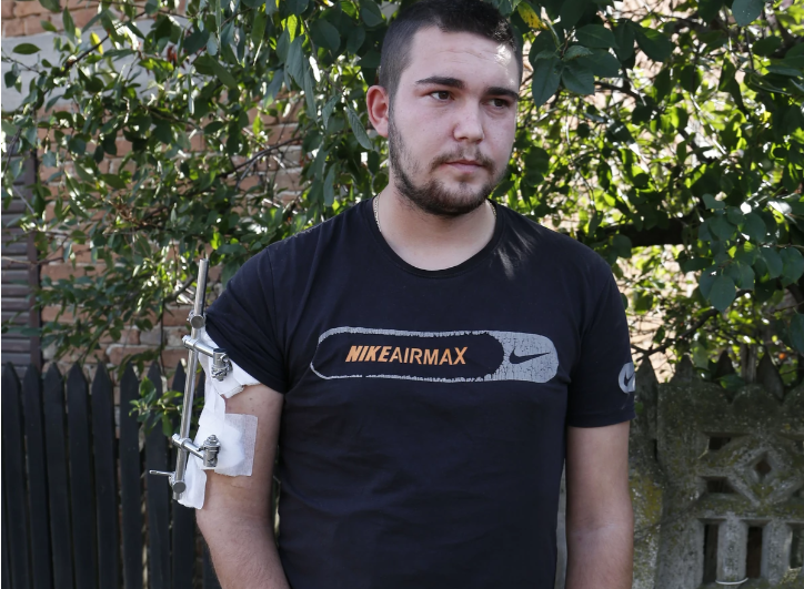 "Jedan metak mi je pocijepao crijeva, a drugi prošao pored kičme" Potresna ispovijest Jovana koji je preživio masakr u Mladenovcu, evo šta ga je spaslo (FOTO)