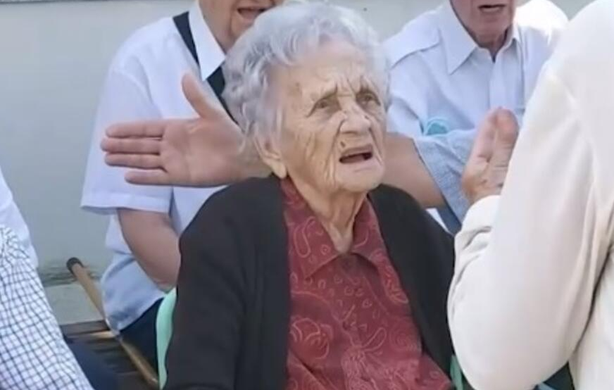 “Samo nek’ je pjesme i smijeha” Baka Jovanka proslavila svoj 101. rođendan, pa otkrila koja joj je ostala neostvarena želja