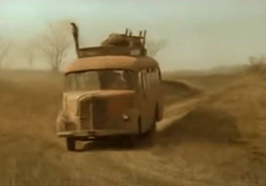 Autobus iz filma Ko to tamo peva
