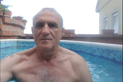 “I kralj ima dušu” Lazar Ristovski pokazao mišiće i dio luksuzne vile na čijoj terasi se nalazi bazen (FOTO)