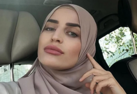 Hvalili je dok se žrtvovala, a sada im smeta njena sreća: Mahira sahranila muža, pa se udala za drugog, a ljudi na nju "bacaju drvlje i kamenje" jer je pronašla novu ljubav (FOTO)