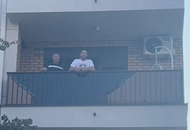 “Izvinite gospođo, dobio sam kćerku” Marko slavi zbog prinove, pa u zanosu bacio saksiju sa balkona (VIDEO)