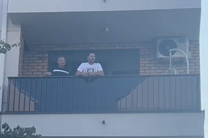 “Izvinite gospođo, dobio sam kćerku” Marko slavi zbog prinove, pa u zanosu bacio saksiju sa balkona (VIDEO)