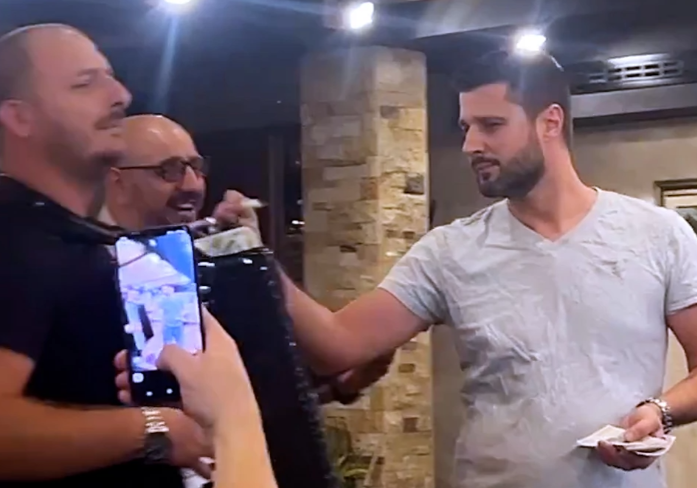 LETE PARE Marko Miljković organizovao intimno slavlje nakon porođaja Lune Đogani, ponosni tata ne prestaje da kiti harmoniku (VIDEO)
