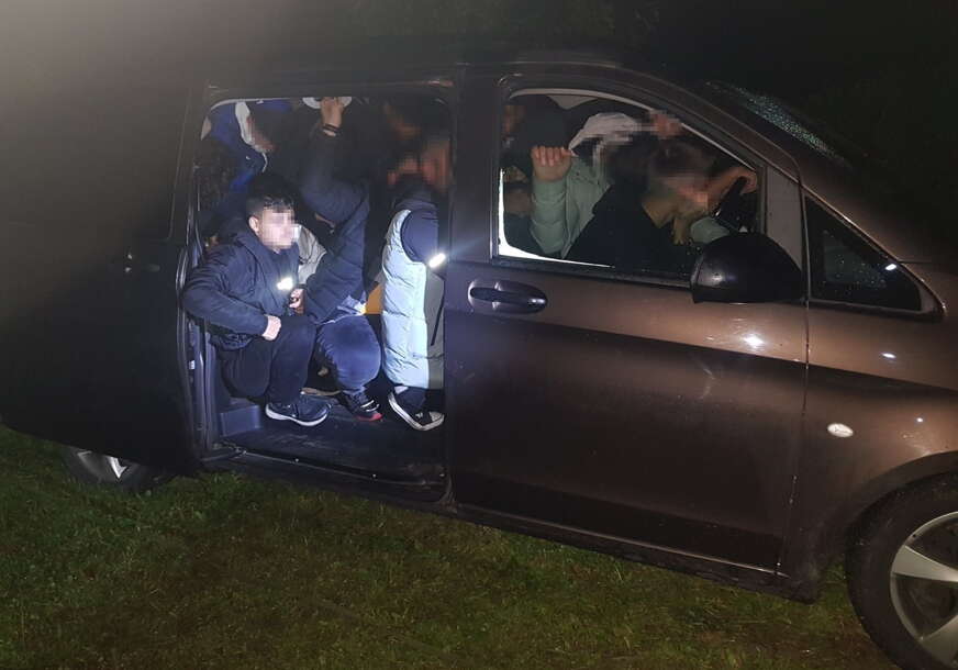 Migranti u automobilu