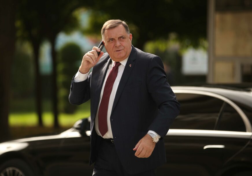 (FOTO) Milorad Dodik poručio Borenoviću da ne pokazuje osjećaj i odgovornost za narod "Do podne jedno, a od podne drugo"
