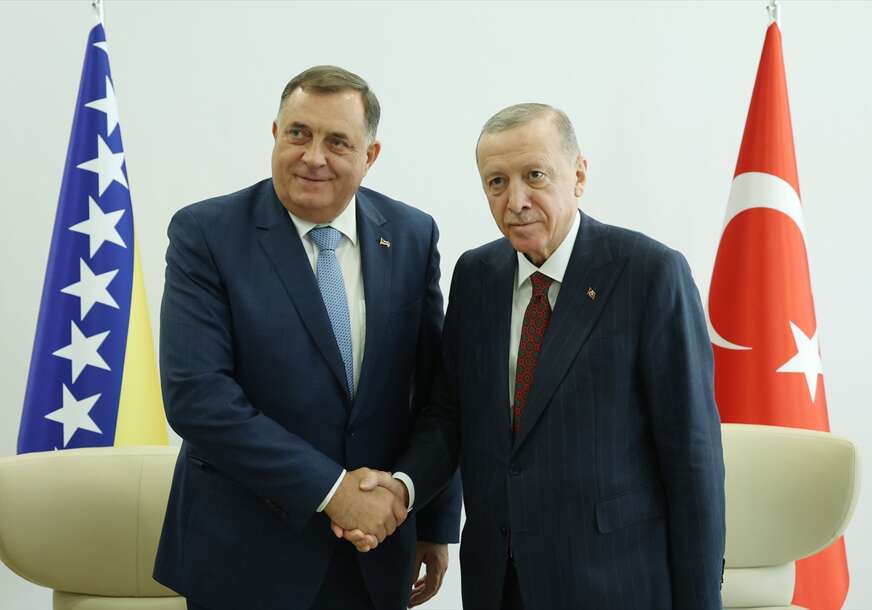 Milorad Dodik i Tajip Erdogan se rukuju