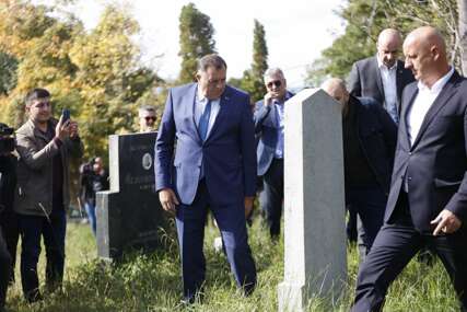 (FOTO) “Bilo je zapušteno i devastirano” Dodik objavio da je uređeno pravoslavno groblje kod zgrade Suda BiH u Sarajevu