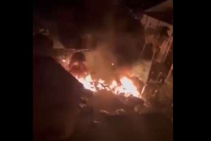 JEZIVI PRIZORI IZ GAZE Bombardovana bolnica i dalje u plamenu, tijela nastradalih po ulicama, više od 500 mrtvih (VIDEO)