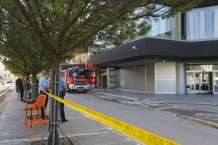 Vatra buknula u kuhinji: Ponovo izbio požar u hotelu "Bosna", vatrogasci na terenu
