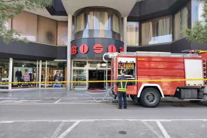 "Sve je pod kontrolom" Saniran požar u kuhinji hotelu "Bosna", vatrogasci ostaju da dežuraju i tokom noći