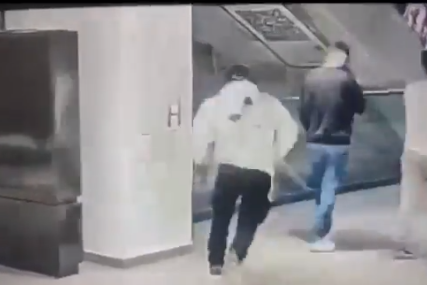 (VIDEO) Dvojica ranjena u tržnom centru: Muškarac sa crnim šeširom im prišao sa leđa i pucao na njih