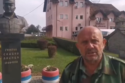 "Večeras svi u park" Trivićeva objavila Dončićevo obraćanje pored biste generala Lisice (VIDEO)