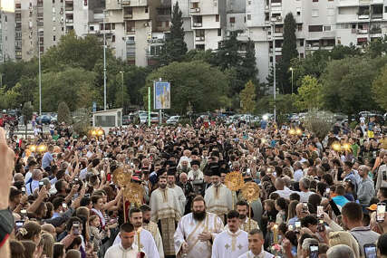 “On je donio mir i pravdu Crnoj Gori” Hiljade vjernika dočekalo patrijarha Porfirija u Podgorici