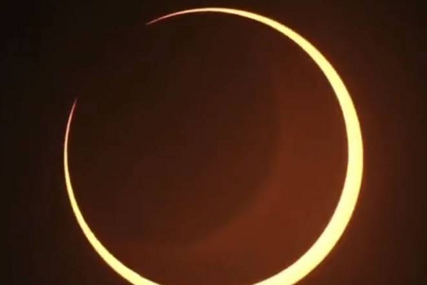“Vatreni prsten” na nebu: Prizor djelimičnog pomračenja Sunca izazvao oduševljenje mnogih (VIDEO)