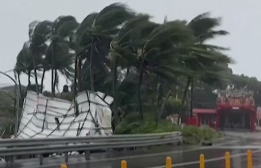 Jak vjetar nosi sve pred sobom: Snažan tajfun pogodio Tajvan, povrijeđeno 190 osoba