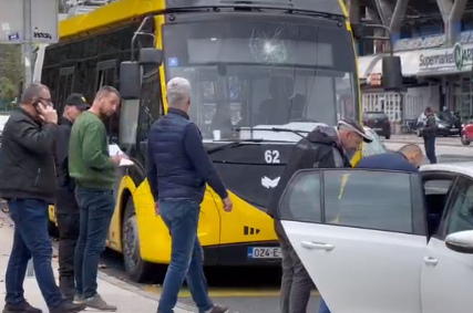 Razbijen autobus gradskog prevoza u Sarajevu