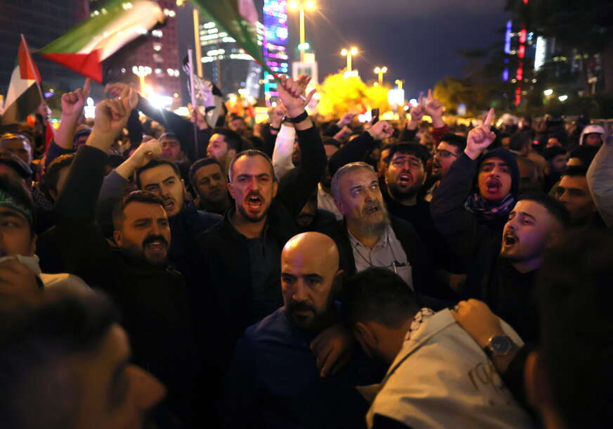 Protesti u Turskoj: Demonstranti u Istanbulu upali u izraelski konzulat (VIDEO)