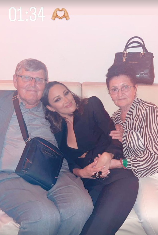 Aleksandra Prijović sa bakom i djedom