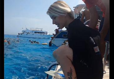“Djevojka sa krilima” zaronila u Crvenom moru: Još jednom je pokazala da za nju prepreke ne postoje (VIDEO)