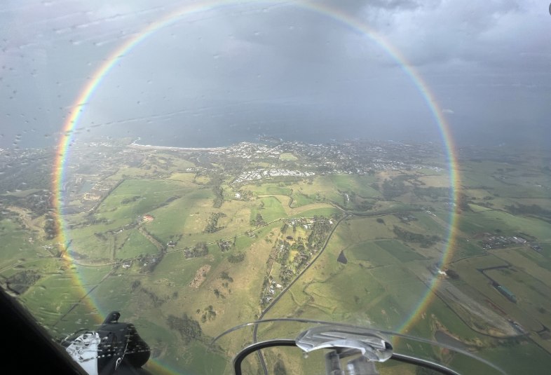 (FOTO) Da li ste znali kako zapravo izgleda duga: Pilot podijelio fotografiju iz vazduha