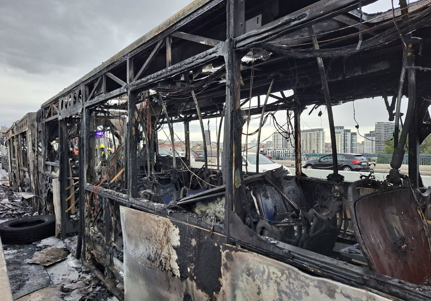 Autobus u potpunosti nestao u vatrenoj stihiji