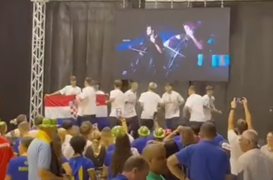 ODUŠEVILI PUBLIKU Gimnazijalci iz Hrvatske na takmičenju izveli tradicionalni Zagorski cug i podigli dvoranu na noge (VIDEO)