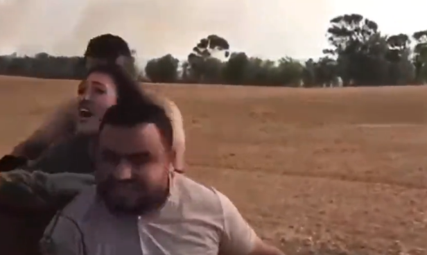 "Nemoj me ubiti" Uznemirujući snimak iz Izraela, militanti Hamasa kidnapovali djevojku koja je bila na festivalu (VIDEO)