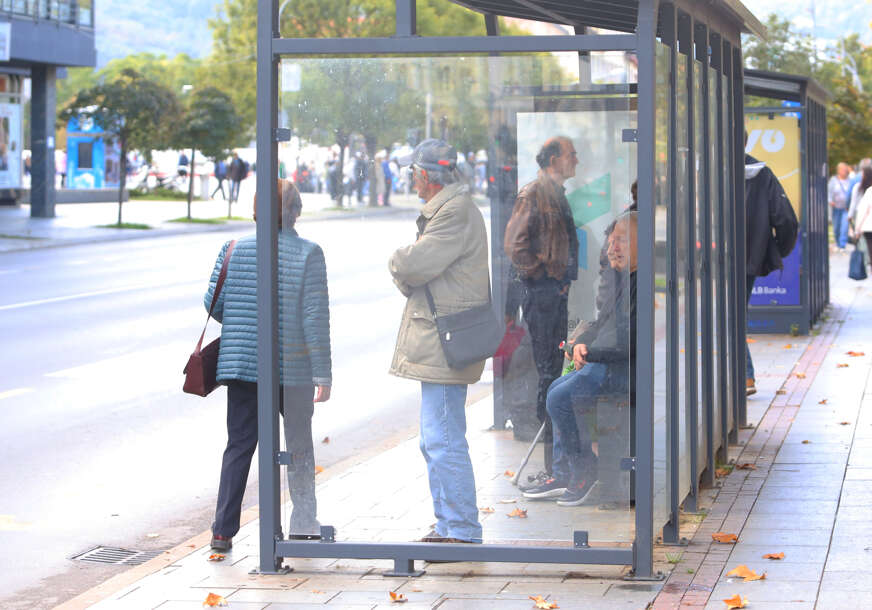 javni gradski prevoz autobus putnici stanica