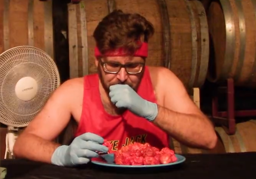 Oborio svjetski rekord: Kananđanin pojeo najljuće papričice na svijetu (VIDEO)