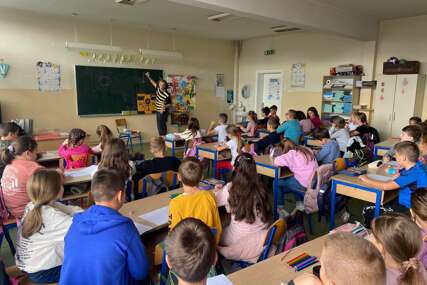 Trajaće do 20. oktobra: Počeo medeni čas za učenike pet osnovnih škola u Banjaluci