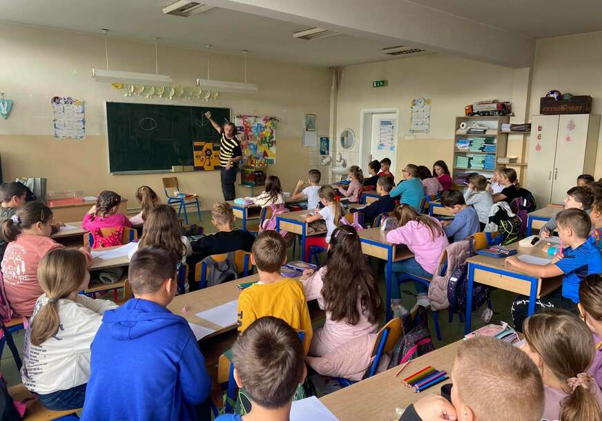 Trajaće do 20. oktobra: Počeo medeni čas za učenike pet osnovnih škola u Banjaluci