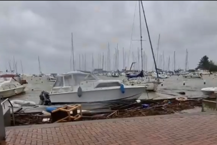 (VIDEO, FOTO) Oluja divlja na obali Baltičkog mora: U Njemačkoj poplave, građani evakuisani
