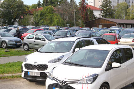 Gdje će Banjalučani parkirati svoje automobile u centru grada: U samo jednoj godini IZGUBLJENO 6 PARKINGA
