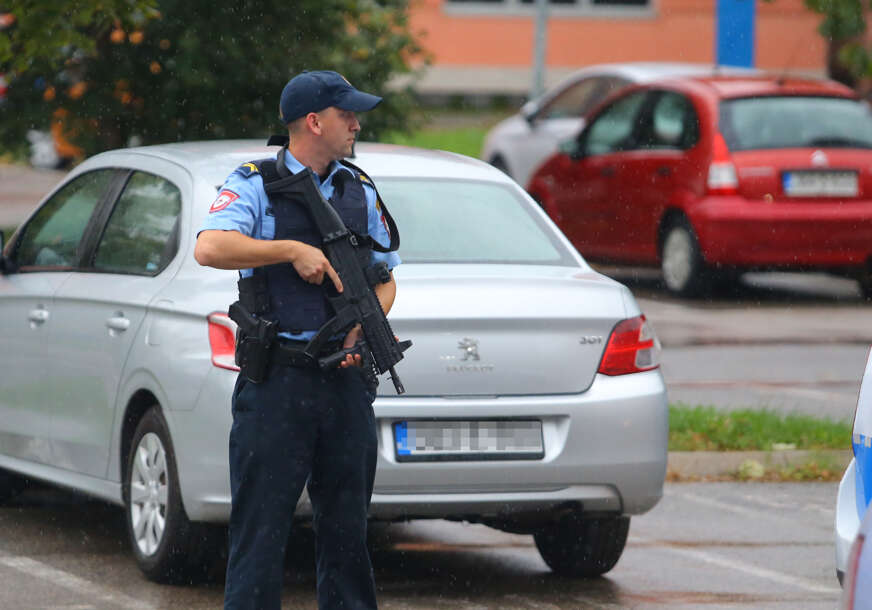 policija duge cijevi