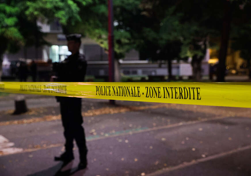 HAOS U PARIZU Žena prijetila da će da se raznese bombom vičući "Alahu akbar", policija pucala na nju