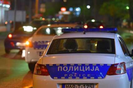 Detalji pljačke u Doboju: Iskoristili noć, pa  džipom "uletjeli" u tržni centar i UKRALI ORUŽJE