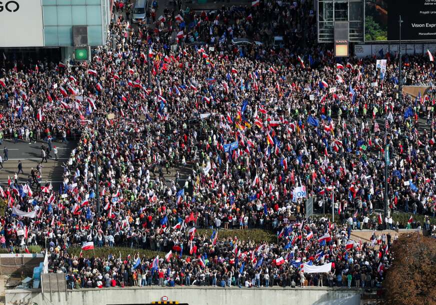 “Dolazi velika promjena” Najveći protest u istoriji Poljske, građani poslali jasnu poruku (VIDEO)