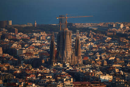 Prošla 141 godina od postavljanja prvog kamena: Završena izgradnja kula crkve Sagrada Familija u Barseloni (VIDEO)