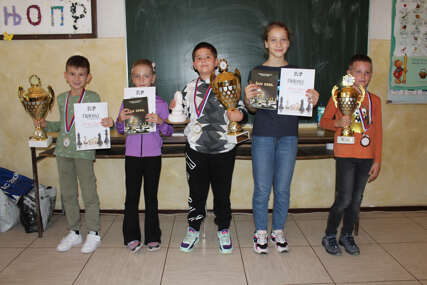 pobjednici dječjeg šahovskog turnira u Tesliću
