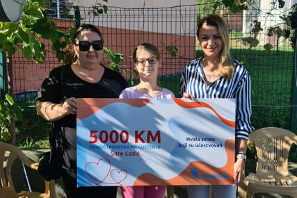 NEDOSTAJE JOŠ 3.500 EVRA Sara Lazić (16) mora na operaciju kičme, u septembru prikupljeno 5.000 KM