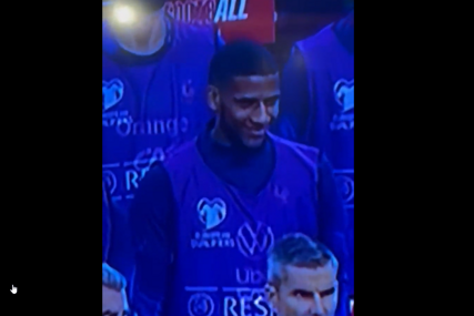 SRAMOTA Reprezentativac Francuske se smijao tokom minuta ćutanja (VIDEO)