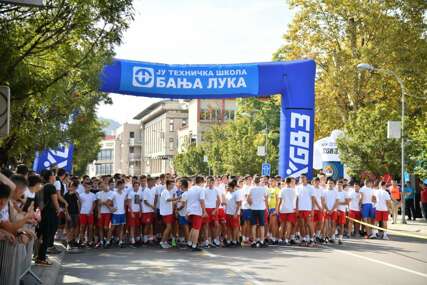 "Mislimo na njih" Učenici Tehničke škole Banjaluka trčali za vršnjake sa Kosova i Metohije (FOTO)