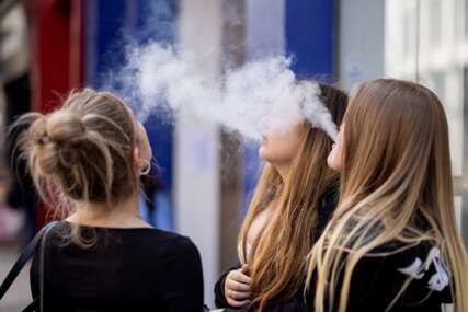DALEKO OD BEZOPASNE NAVIKE Djeca navučena na “vejp”, e-cigarete koriste i u učionicama
