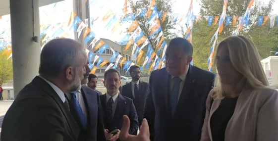 Slijedi sastanak sa Erdoganom: Dodik i Cvijanovićeva prisustvovali na Kongresu stranke pravde i razvoja u Ankari (FOTO)