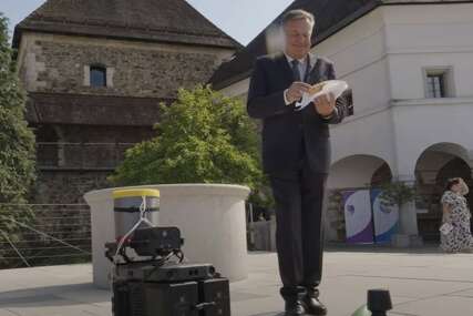 DOSTAVA DRONOM Ovako je gradonačelnik Ljubljane dočekao burek (VIDEO)