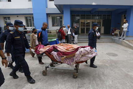 (FOTO) CRNI BILANS Raste broj žrtava razornog zemljotresa u Nepalu, među povrijeđenima i djeca