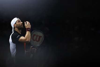 (FOTO) Đoković dobio potencijalnog rivala: Bejbi Federer podsjetio na najbolje dane i ušao u finale Pariza