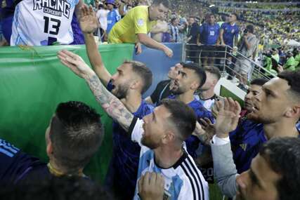 (VIDEO, FOTO) LUDNICA NA MARAKANI Mesi povlačio ekipu sa terena, Martinez se tukao sa policijom, Argentina srušila najljućeg rivala